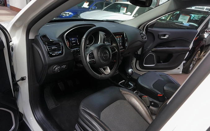 Jeep Compass cena 94900 przebieg: 44000, rok produkcji 2019 z Nowe Brzesko małe 742